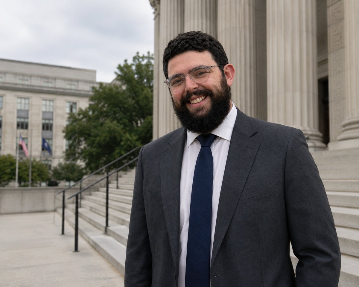 Noah Kane, Esq. — consumer rights lawyer, outside the New Jersey courthouse